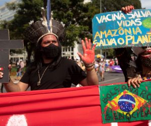 epa09235663 Oppositors of Brazilian President Jair Bolsonaro attend a protest against his Government in Brasilia, Brazil, 29 May 2021.  EPA/Joédson Alves