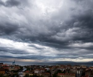 7.5.2021. Rijeka - Promjenjivo vrijeme nad Rijekom. Photo: Nel PavleticPIXSELL
