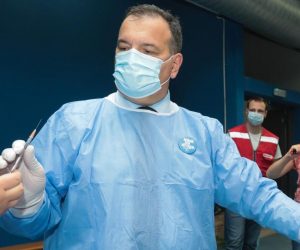 11.05.2021.,Osijek - Ministar zdravstva Vili Beros ukljucio se u masovno cijepljenje Osjecana. Photo: Dubravka Petric/PIXSELL