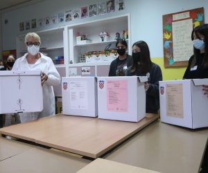 16.05.2021., Sibenik - Zatvorena su biralista na kojim su biraci iz Republike Hrvatske glasovali za izbor lokalnih duznosnika zupanija, gradova i opcina.
Photo: Dusko Jaramaz/PIXSELL