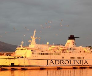 20.02.2021., Split - Jadrolinijin trajekt Marko Polo u gradskoj luci. Photo: Ivo Cagalj/PIXSELL