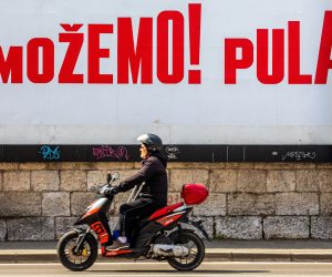 21.04.2021., Pula - Predizborni plakat platforme Mozemo!. 
Photo: Srecko Niketic/PIXSELL