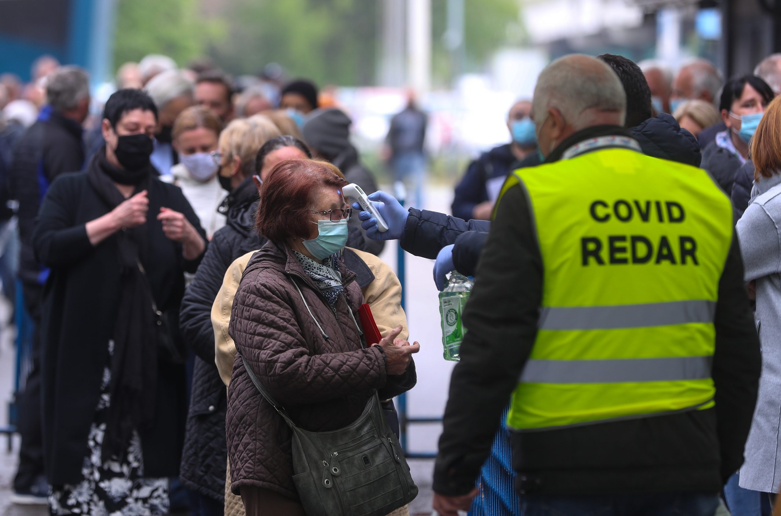 28.04.2021., Zagreb - Guzva na Velesjamu za cijepljenje protiv COVID 19 virusa.Photo:Zeljko Lukunic/PIXSELL