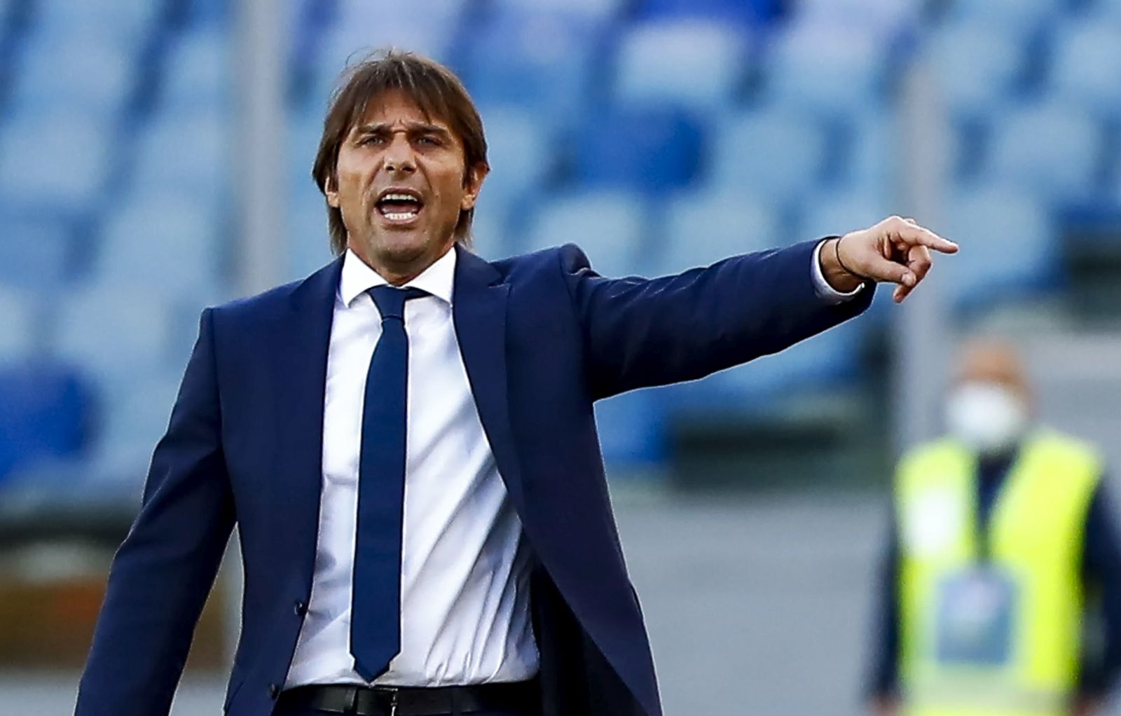 epa09229615 (FILE) - Inter's coach Antonio Conte gestures during  the Italian Serie A soccer match SS Lazio vs FC Inter at Olimpico stadium in Rome, Italy, 04 October 2020 (re-issued on 26 May 2021). On 26 May 2021 FC Inter Milan announced that Antonio Conte will no longer be the first team's head coach. Inter confirmed the termination of Conte's contract by mutual consent.  EPA/ANGELO CARCONI *** Local Caption *** 56395095