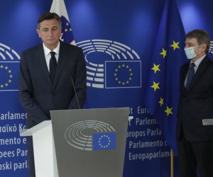 epa09246981 President of Slovenia Borut Pahor (L) and  European Parliament President David Sassoli after a meeting at the European Parliament in Brussels, Belgium, 04 June 2021. Slovenia will take the six months presidency of the European Union from 01 July 2021.  EPA/OLIVIER HOSLET