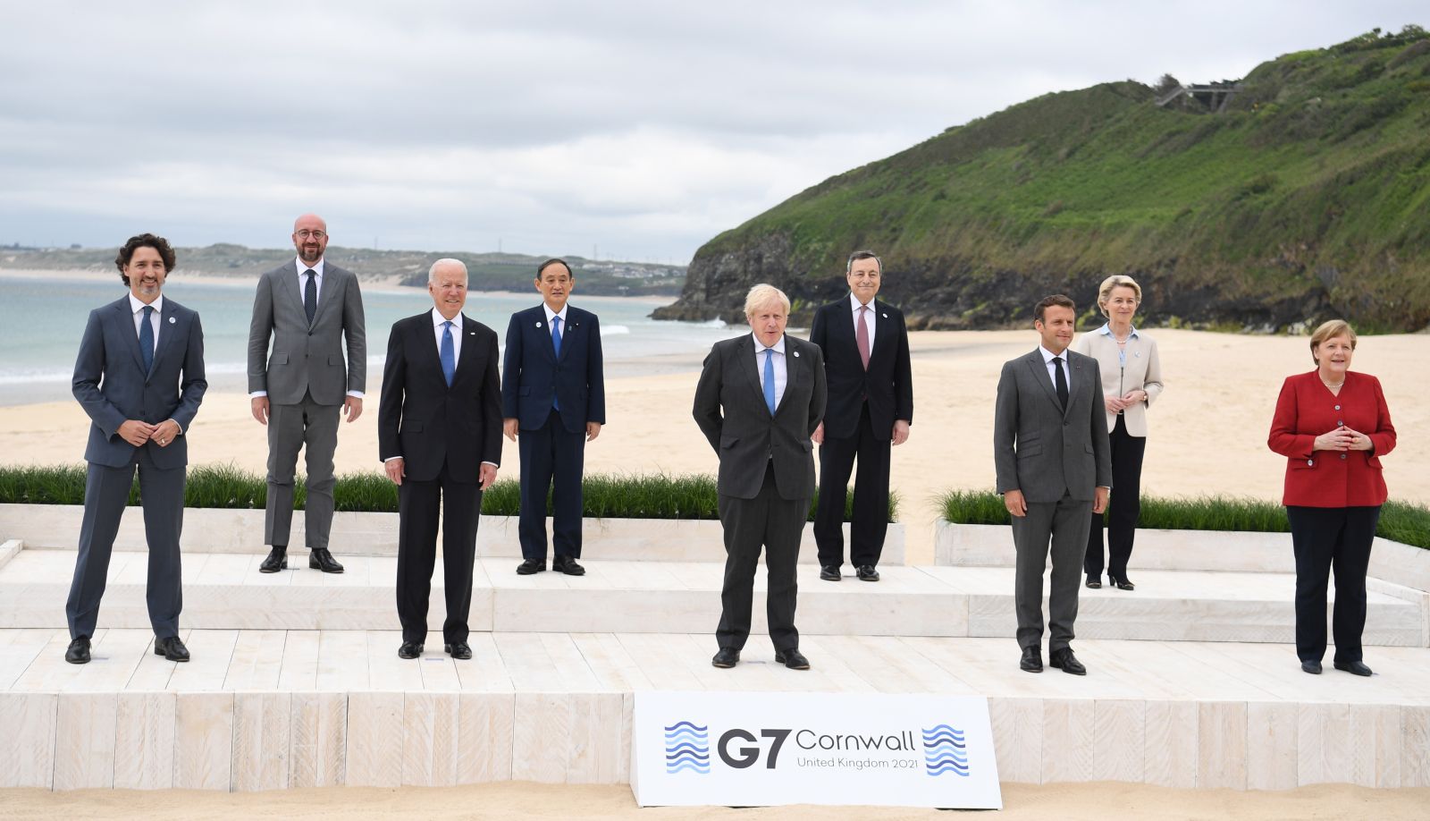 epa09262172 (L-R) Justin Trudeau, Canada's prime minister; Charles Michel, president of the European Council; US President Joe Biden, Yoshihide Suga, Japan's prime minister; Boris Johnson, Britain's prime minister; Mario Draghi, Italy's prime minister; Emmanuel Macron, France's president; Ursula von der Leyen, president of the European Commission and Angela Merkel, Germany's chancellor pose during the family photo on the first day of the Group of Seven leaders summit in Carbis Bay, Cornwall, Britain, 11 June 2021.  EPA/NEIL HALL/INTERNATIONAL POOL