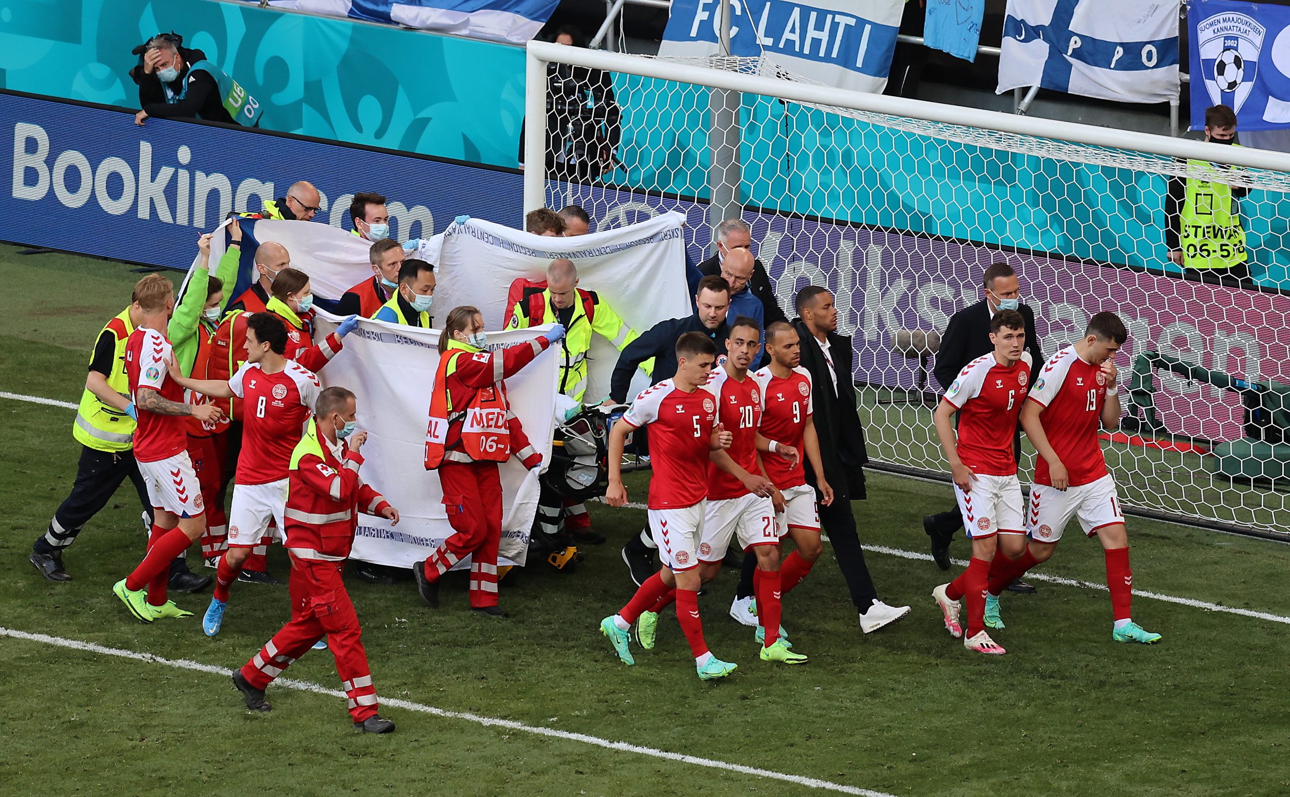 epa09265402 Christian Eriksen of Denmark receives medical attention during the UEFA EURO 2020 group B preliminary round soccer match between Denmark and Finland in Copenhagen, Denmark, 12 June 2021.  EPA/Wolfgang Rattay / POOL (RESTRICTIONS: For editorial news reporting purposes only. Images must appear as still images and must not emulate match action video footage. Photographs published in online publications shall have an interval of at least 20 seconds between the posting.)