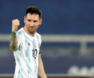 epa09271935 Lionel Messi of Argentina celebrates a goal during the Copa America group B preliminary round soccer match between Argentina and Chile at Olimpico Nilton Santos stadium in Rio de Janeiro, Brazil, 14 June 2021.  EPA/ANDRE COELHO