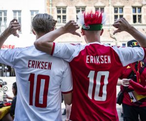 epa09279756 Danish fans wearing Christian Eriksen jersey cheer in Copenhagen, Denmark, 17 June 2021, hours before the start of the Group B match of EURO2020 between Denmark and Belgium.  EPA/Emil Helms  DENMARK OUT