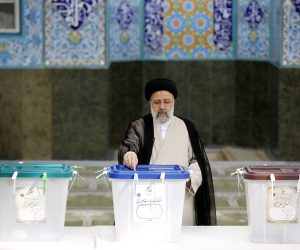 epa09281816 Iranian presidential candidate Ebrahim Raisi casts his vote in the presidential elections in Tehran, Iran, 18 June 2021. Iranians head to polls to elect a new president after eight years with Hassan Rouhani as head of state.  EPA/ABEDIN TAHERKENAREH