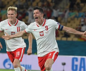 epa09286994 Robert Lewandowski (R) of Poland celebrates with team-mate Karol Swiderski after scoring the 1-1 goal during the UEFA EURO 2020 group E preliminary round soccer match between Spain and Poland in Seville, Spain, 19 June 2021.  EPA/David Ramos / POOL (RESTRICTIONS: For editorial news reporting purposes only. Images must appear as still images and must not emulate match action video footage. Photographs published in online publications shall have an interval of at least 20 seconds between the posting.)