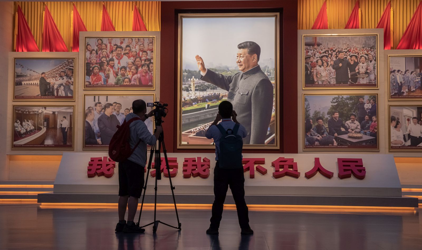 epaselect epa09300254 Media workers stand in front of a picture showing Chinese President Xi Jinping at the newly built Museum of the Communist Party of China during a government-organized media tour, in Beijing, China, 25 June 2021. The museum is scheduled to be open for the public after 01 July, the day when the Chinese Communist Party will mark the 100th anniversary of its founding.  EPA/ROMAN PILIPEY