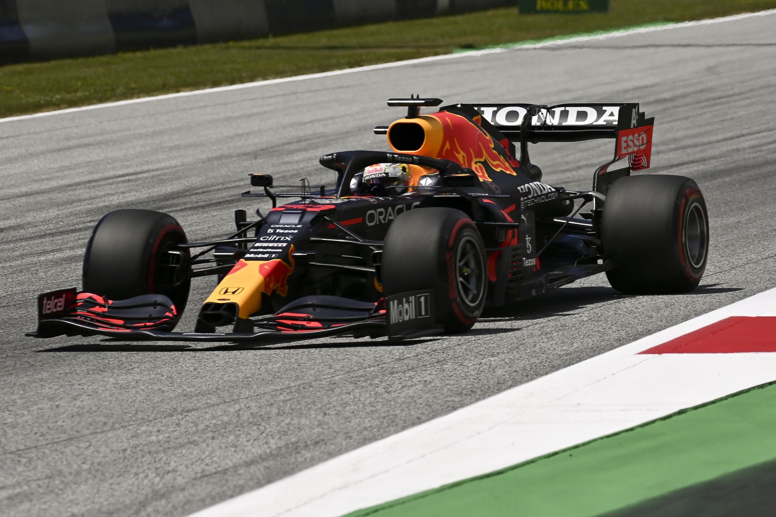 epa09302500 Dutch Formula One driver Max Verstappen of Red Bull Racing in action during the third practice session of the Formula One Grand Prix of Styria at the Red Bull Ring in Spielberg, Austria, 26 June 2021. The 2021 Formula One Grand Prix of Styria will take place on 27 June.  EPA/CHRISTIAN BRUNA
