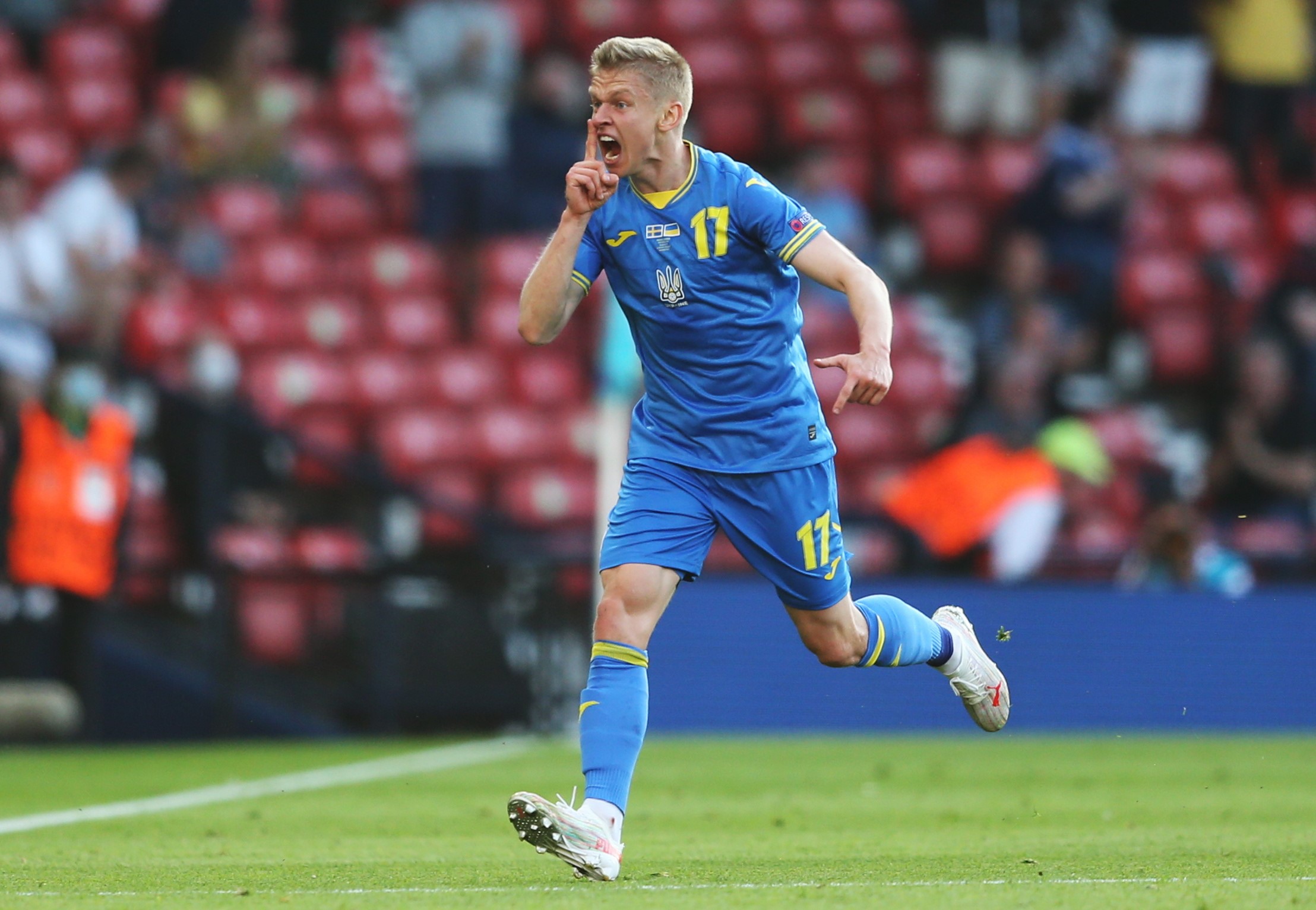 epa09312028 Oleksandr Zinchenko of Ukraine celebrates after scoring the 0-1 goal during the UEFA EURO 2020 round of 16 soccer match between Sweden and Ukraine in Glasgow, Britain, 29 June 2021.  EPA/Robert Perry / POOL (RESTRICTIONS: For editorial news reporting purposes only. Images must appear as still images and must not emulate match action video footage. Photographs published in online publications shall have an interval of at least 20 seconds between the posting.)