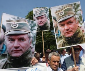 31.05.2011., Banja Luka - Tisuce ljudi na Trgu Krajine dalo podrsku uhicenom generalu Ratku Mladicu.
Photo: Dejan Moconja/VLM/PIXSELL