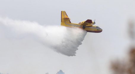 Veliki požar kod Šibenika, na terenu 36 vatrogasaca i dva kanadera