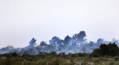 Lokaliziran požar u zaleđu Vodica