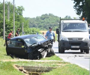 30.06.2021., Daruvar  - U prometnoj nesreci troje je ljudi ozlijedjeno nakon izravnog sudara dva automobila, pri cemu je Opel tigra u potpunosti izgorjela. Photo: Damir Spehar/PIXSELL