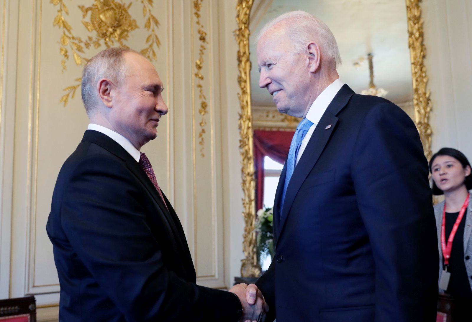epa09275842 US President Joe Biden (R) and Russian President Vladimir Putin (L) shake hands during the US-Russia summit at the Villa La Grange, in Geneva, Switzerland, 16 June 2021.  EPA/MIKHAIL METZEL/SPUTNIK/KREMLIN / POOL MANDATORY CREDIT