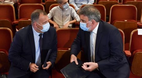 Ministar obrazovanja Fuchs: “Dekan Medicinskog fakulteta u Puli neoprezno je iznio stav o cijepljenju, to je predmet za znanstvenu raspravu”