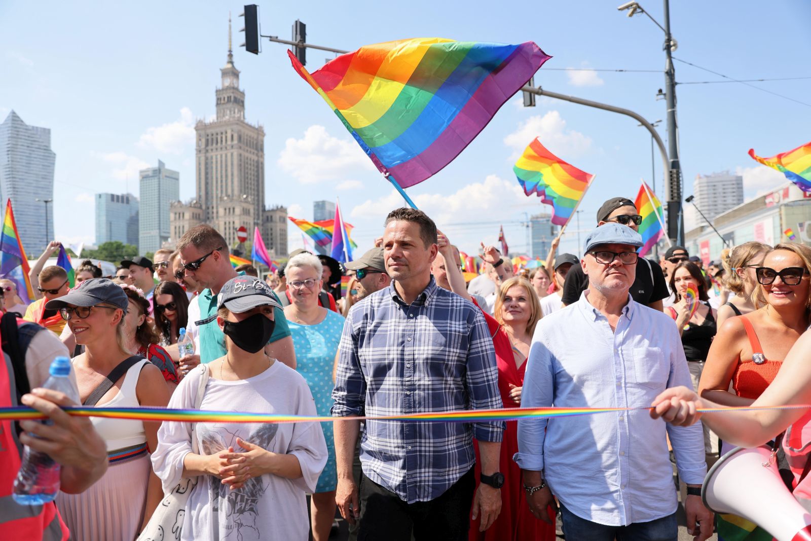 epa09285512 Mayor of Warsaw Rafal Trzaskowski (C) during the Gay Pride parade in Warsaw, Poland, 19 June 2021.  EPA/LESZEK SZYMANSKI POLAND OUT