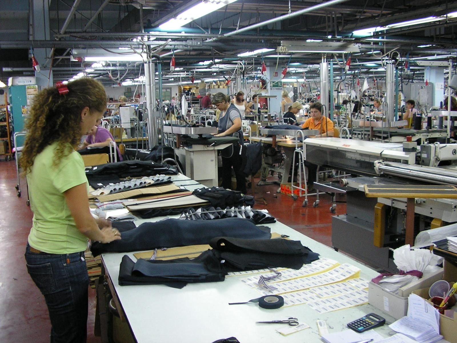 27.09.2009., Varazdin - U tvornici Varteks danas je 2800 zaposlenih, a radnici vecinom imaju minimalne place. Danica Kucar u Varteksu broji 22 godine radnog staza. 
Photo: Mia Horvat/24sata