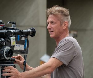Director Sean Penn on the set of
FLAG DAY
A Metro Goldwyn Mayer Pictures film
Photo credit: Allen Fraser
© 2021 Metro-Goldwyn-Mayer Pictures Inc. All Rights Reserved.