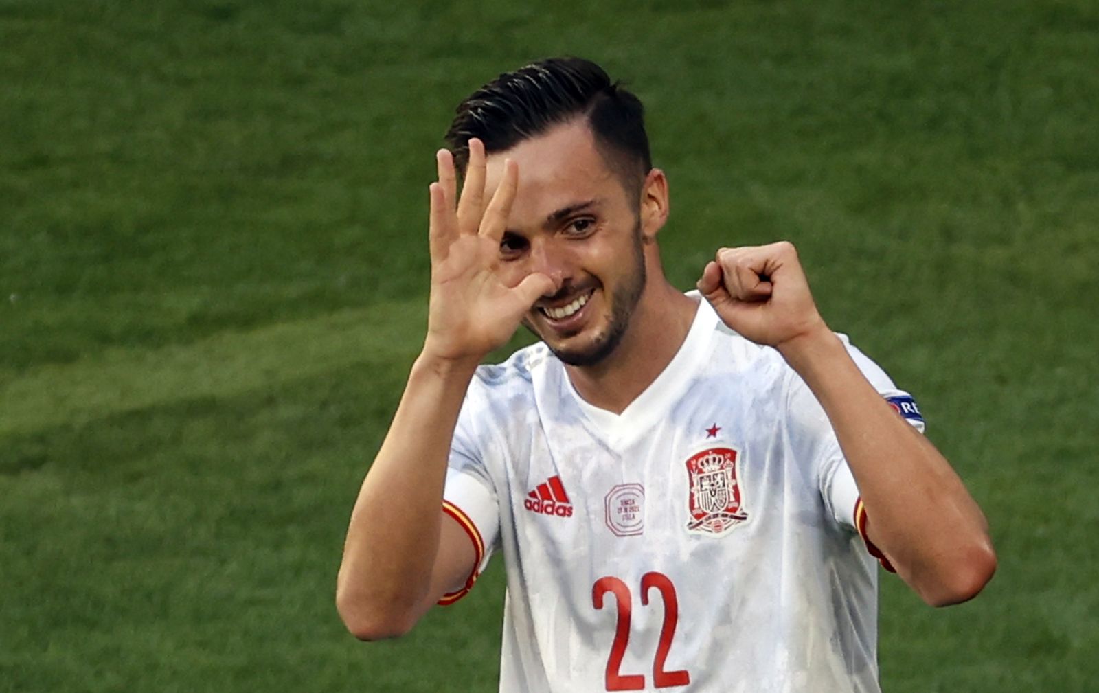 epa09296145 Pablo Sarabia of Spain celebrates scoring the 3-0 during the UEFA EURO 2020 group E preliminary round soccer match between Slovakia and Spain in Seville, Spain, 23 June 2021.  EPA/Julio Munoz / POOL (RESTRICTIONS: For editorial news reporting purposes only. Images must appear as still images and must not emulate match action video footage. Photographs published in online publications shall have an interval of at least 20 seconds between the posting.)