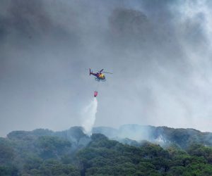 epa09299159 A helicopter tries to extinguish a forest fire in Argentona, Barcelona, Spain, 24 June 2021. Firefigheters try to extinguish the fire as they also try to avoid the flames from reaching urban areas.  EPA/Enric Fontcuberta