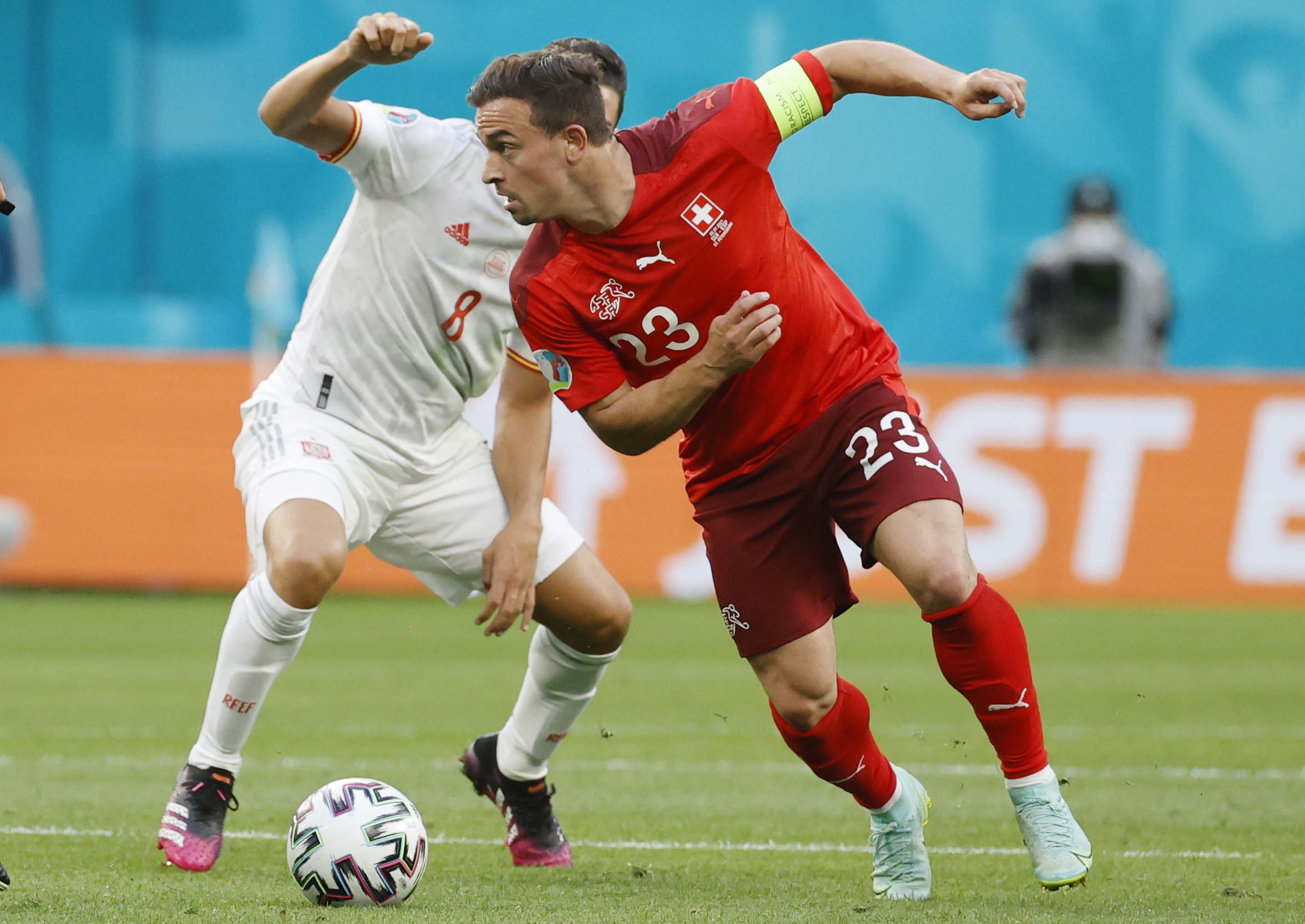 epa09318286 Xherdan Shaqiri of Switzerland in action agiant Spain's Koke (L) during the UEFA EURO 2020 quarter final match between Switzerland and Spain in St.Petersburg, Russia, 02 July 2021.  EPA/Anatoly Maltsev / POOL (RESTRICTIONS: For editorial news reporting purposes only. Images must appear as still images and must not emulate match action video footage. Photographs published in online publications shall have an interval of at least 20 seconds between the posting.)