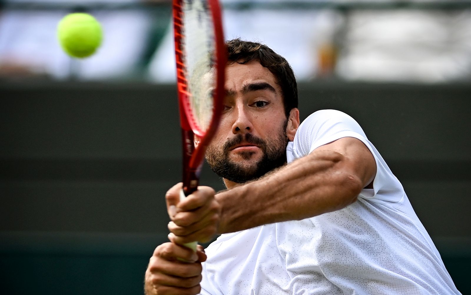 epa09320553 Marin Cilic of Croatia hits a backhand during the 3rd round match against Daniil Medwedew of Russia at the Wimbledon Championships, in Wimbledon, Britain, 03 July 2021.  EPA/NEIL HALL   EDITORIAL USE ONLY