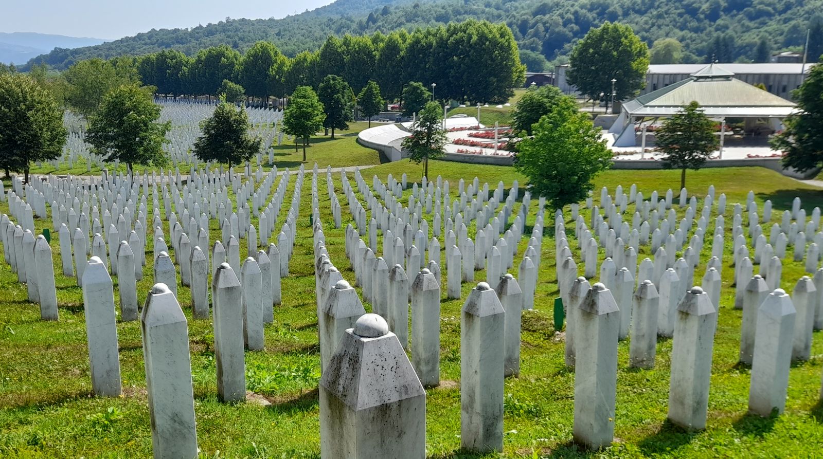 Potočari, 03.07.2021. - Memorijalni centar Srebrenica - Potočari u očekivanju 26. Dana sjećanja na genocid u Srebrenici. Na fotografiji Memorijalni centar u Potočarima - groblje .
foto HINA/ Ivo LUČIĆ/ il