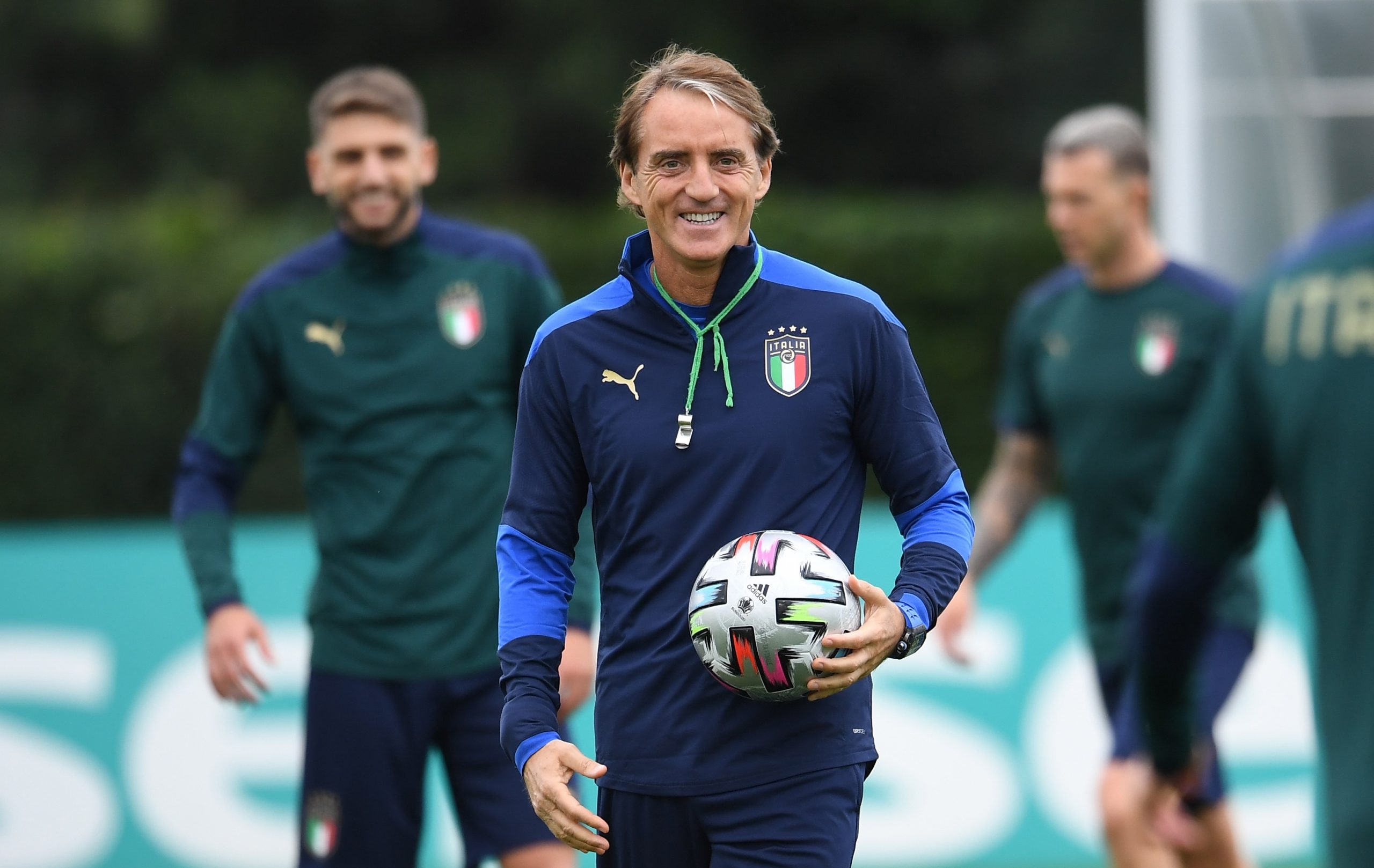 epa09336099 Italy's head coach Roberto Mancini during Italy's training session in London, Britain, 10 July 2021. Italy will face England in their UEFA EURO 2020 final soccer match at Wembley stadium in London on 11 July 2021.  EPA/ANDY RAIN