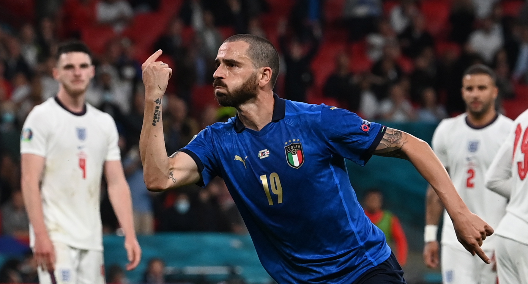 epa09338575 Leonardo Bonucci of Italy celebrates scoring the equalizer during the UEFA EURO 2020 final between Italy and England in London, Britain, 11 July 2021.  EPA/Paul Ellis / POOL (RESTRICTIONS: For editorial news reporting purposes only. Images must appear as still images and must not emulate match action video footage. Photographs published in online publications shall have an interval of at least 20 seconds between the posting.)