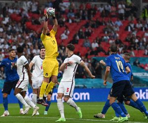 epa09338313 Goalkeeper Gianluigi Donnarumma (C) of Italy saves the ball during the UEFA EURO 2020 final between Italy and England in London, Britain, 11 July 2021.  EPA/Paul Ellis / POOL (RESTRICTIONS: For editorial news reporting purposes only. Images must appear as still images and must not emulate match action video footage. Photographs published in online publications shall have an interval of at least 20 seconds between the posting.)