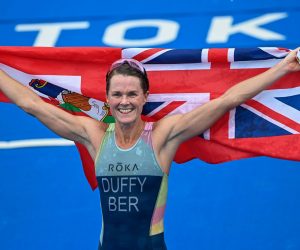 epa09368497 Flora Duffy of the Bermudas celebrates after she won the women's individual triathlon race of the Tokyo 2020 Olympic Games at the Odaiba Marine Park in Tokyo, Japan, 27 July 2021.  EPA/Zsolt Czegledi HUNGARY OUT
