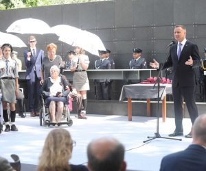 epa09379575 Polish President Andrzej Duda (R) speaks during the commemoration of the 77th anniversary of Warsaw Uprising of 1944 at the Warsaw Uprising Museum, in Warsaw, Poland, 30 July 2021. The Warsaw Uprising was an armed insurrection during the Second World War organized by the Polish underground resistance, led by Home Army (AK), against the Nazi occupation of Poland.  EPA/Wojciech Olkusnik POLAND OUT