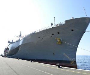 Split, 31.07.2021 -  U splitskoj luci vezao se brod amerièke 6. flote USS Mount Whitney. foto HINA/ Mario STRMOTIÆ/ ik