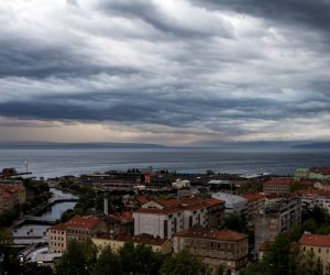 7.5.2021. Rijeka - Promjenjivo vrijeme nad Rijekom. Photo: Nel PavleticPIXSELL