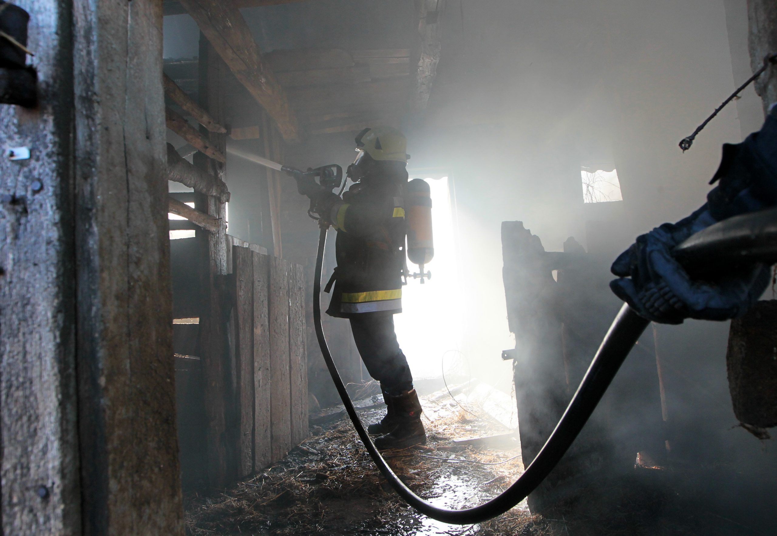 10.03.2012., Koprivnica - Profesionalni vatrogasci gase pozar, ilustracija. 
Photo: Marijan Susenj/PIXSELL