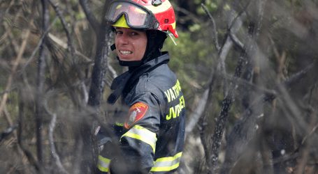 MORH: Kanaderi gase požare u Petrčanima i na Crvenoj zemlji