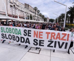 15.05.2021., Split - Na Peristilu odrzan Svjetski prosvjed za slobodu. 
Video: Ivo Cagalj/PIXSELL