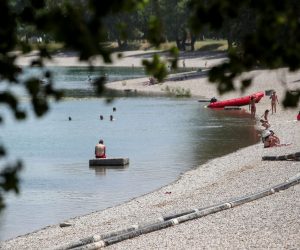 22.06.2021., Hrvatska, Zagreb - Gradjani suncani praznik iskoristili za odmor i rekreaciju na jezeru Jarun.
Photo: Igor Kralj/PIXSELL