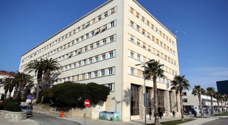 U Splitu uhićeno 12 osoba, troje privedenih u Gradskoj upravi. Oglasili se policija i USKOK