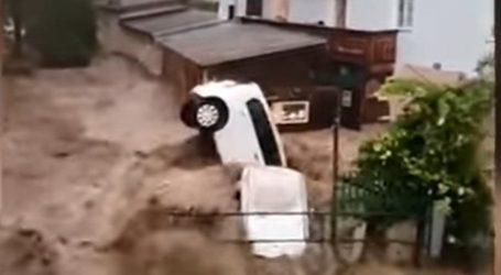Austriju pogodile poplave: Vodena bujica nosila automobile, stanovništvo upozoreno na oprez