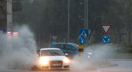 Crveni meteoalarm za osječko područje: Očekuju se obilna kiša i vodena bujica, upozorenja i za ostatak Hrvatske