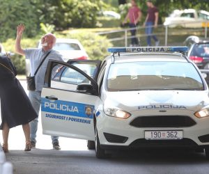 01.07.2021., Zagreb - Ispred Gradskog poglavarstva nalazi se nekoliko policijskih vozila i policijskih sluzbenika. Photo: Sanjin Strukic/PIXSELL