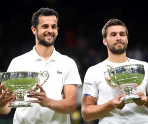 epa09336394 Croatian players Mate Pavic (L) and Nikola Mektic (R) pose with their trophies after winning their men's doubles final against Marcel Granollers of Spain and Horacio Zeballos of Argentina at the Wimbledon Championships in Wimbledon, Britain, 10 July 2021.  EPA/NEIL HALL   EDITORIAL USE ONLY