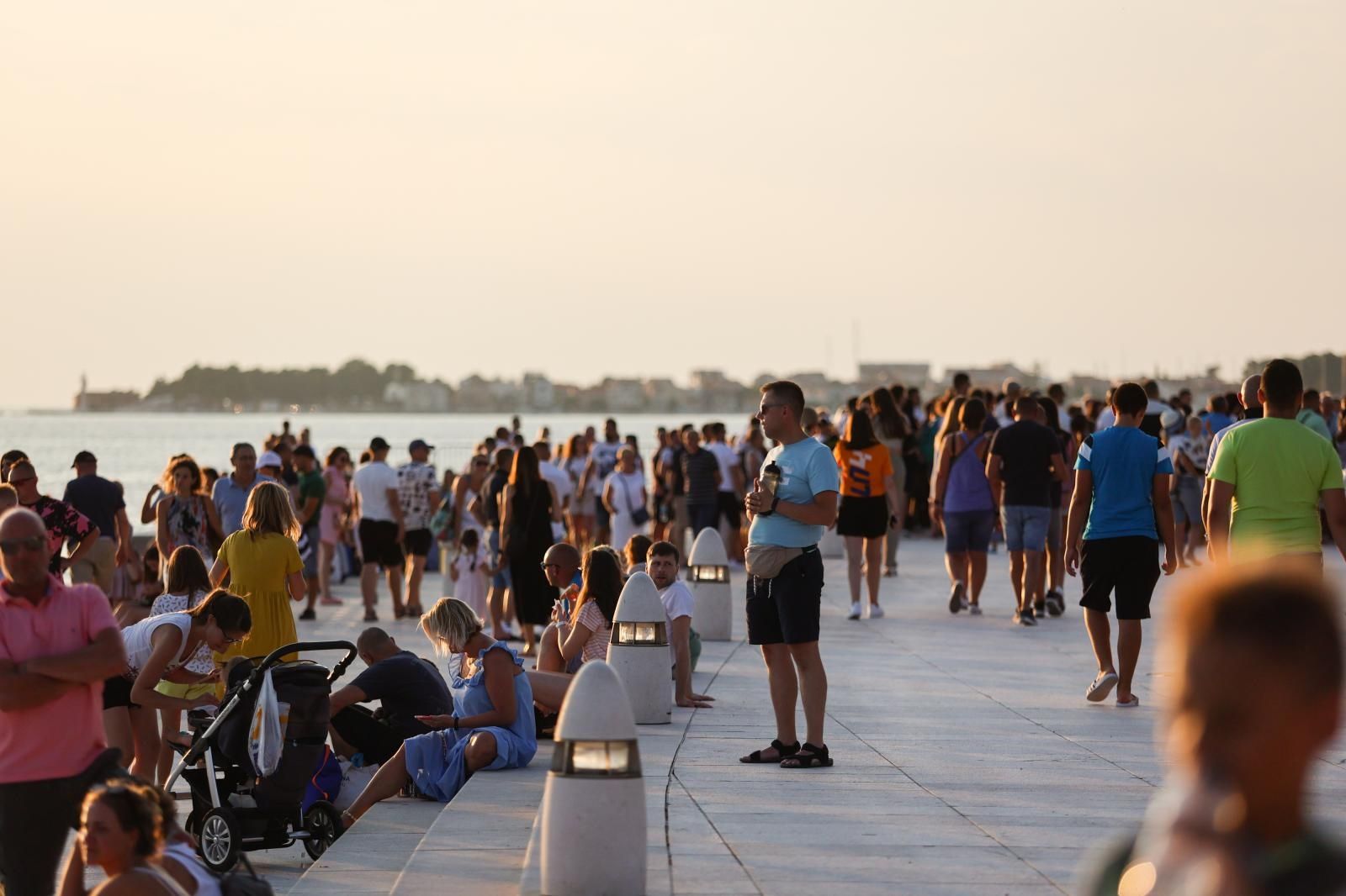 18.07.2021.,Zadar - Veliki broj turista preplavio je zadarsku rivu. Photo: Marko Dimic/PIXSELL