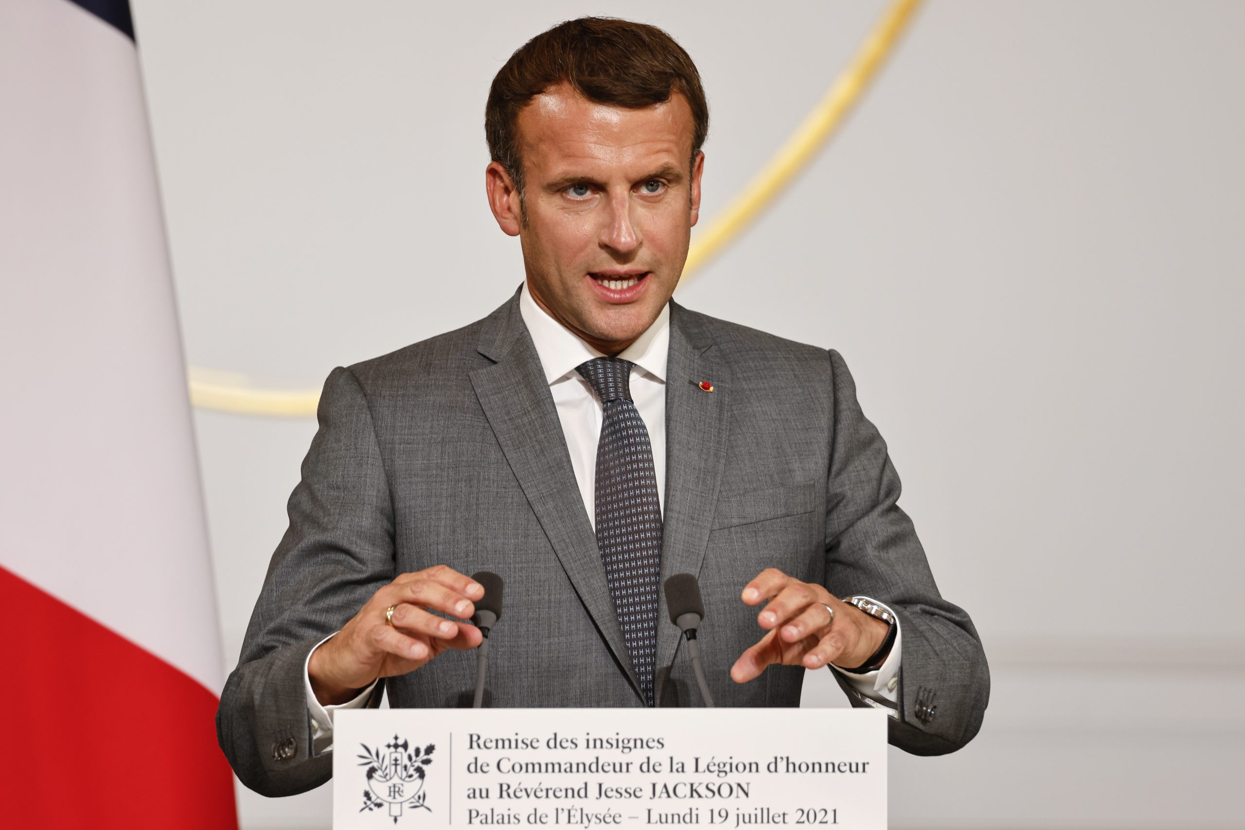 epa09353504 French President Emmanuel Macron delivers a speech during a ceremony to award Veteran American civil rights activist Reverend Jesse Jackson (not pictured) with the Legion of Honour at the Elysee Palace in Paris, France, 19 July 2021.  EPA/LUDOVIC MARIN / POOL  MAXPPP OUT